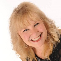 Leslie_Kolb_Headshot